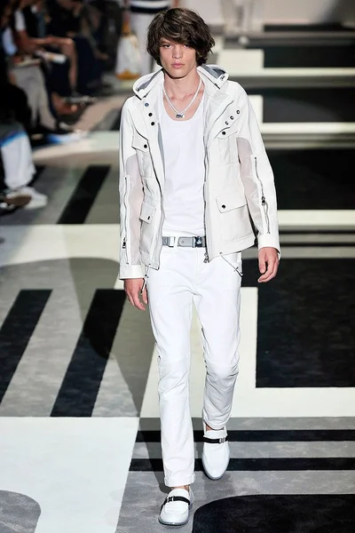 Look 11